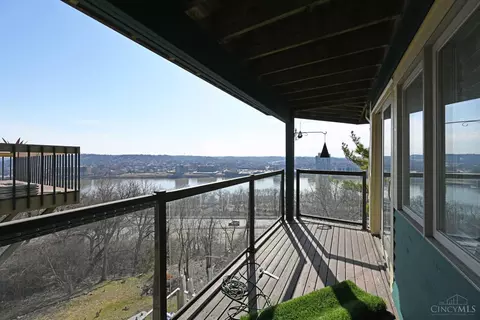 Exterior - 975 Hill St, Cincinnati, OH 45202 photo 8 of 18