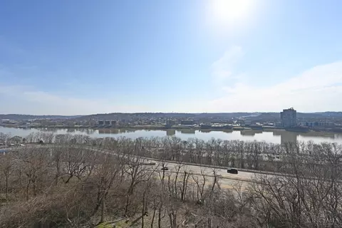 View/Area - 975 Hill St, Cincinnati, OH 45202 photo 3 of 4