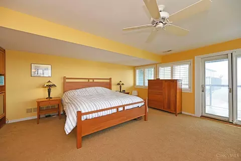 Bedroom - 975 Hill St, Cincinnati, OH 45202 photo 3 of 4