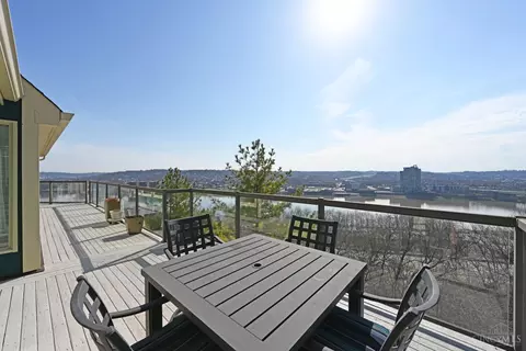 Exterior - 975 Hill St, Cincinnati, OH 45202 photo 3 of 18