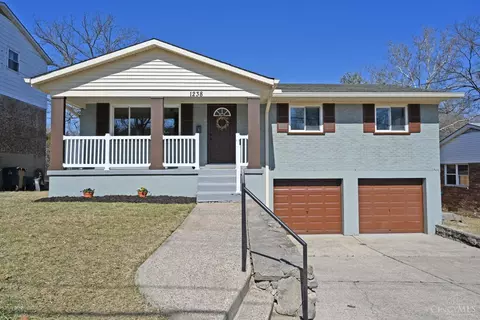 1238 Oak Knoll Dr, Cincinnati, OH 45224
