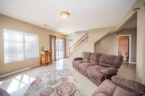 Living - 2435 Elderberry Ct, Cincinnati, OH 45239 photo 2 of 5
