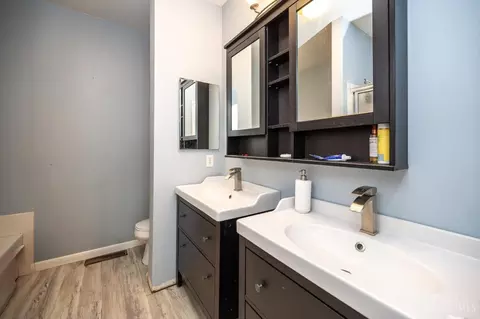 Bath - 2435 Elderberry Ct, Cincinnati, OH 45239 photo 1 of 4