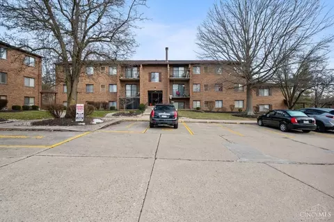 5435 Bluesky Dr, Cincinnati, OH 45247