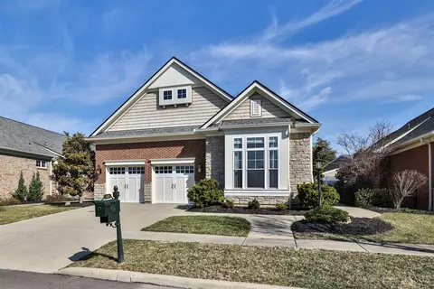 128 Village Gate Ln, Montgomery, OH 45249