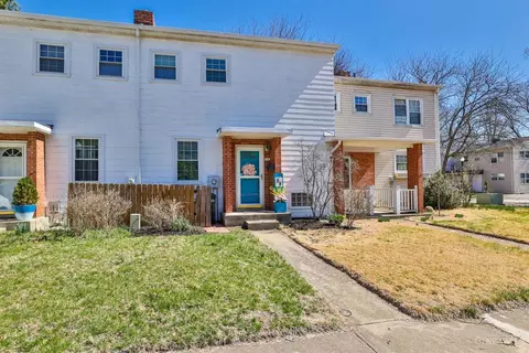 54 Flanders Ln, Greenhills, OH 45218