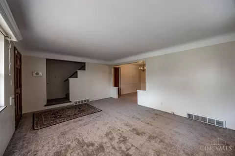 Living - 1170 Tassie Ln, Cincinnati, OH 45231 photo 5 of 6