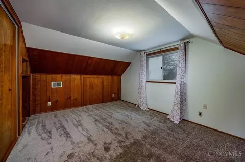 Bedroom - 1170 Tassie Ln, Cincinnati, OH 45231 photo 5 of 8