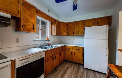 Kitchen - 1170 Tassie Ln, Cincinnati, OH 45231 photo 4 of 4