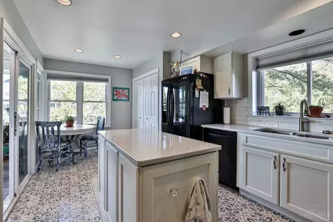 Kitchen - 8475 Sunfish Ln, Maineville, OH 45039 photo 2 of 3