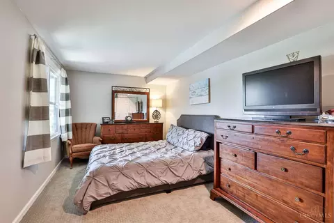 Bedroom - 8475 Sunfish Ln, Maineville, OH 45039 photo 2 of 2