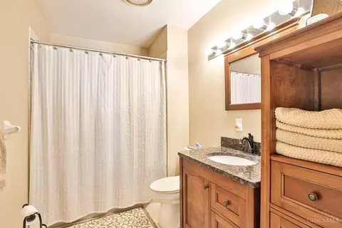 Bath - 8475 Sunfish Ln, Maineville, OH 45039 photo 4 of 5