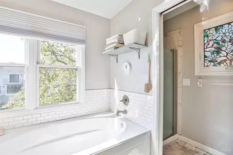 Bath - 8475 Sunfish Ln, Maineville, OH 45039 photo 2 of 5