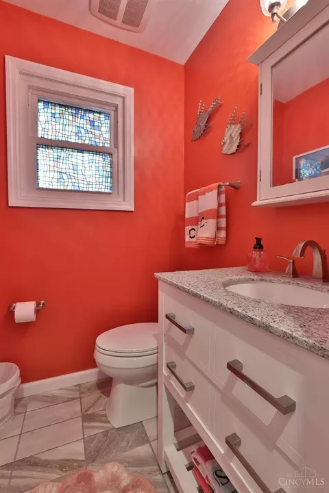 Bath - 8475 Sunfish Ln, Maineville, OH 45039 photo 3 of 5