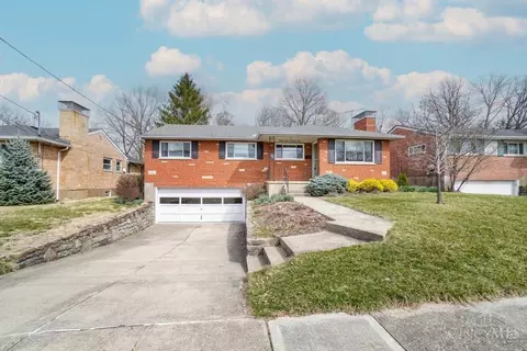 3779 Creekview Dr, Sharonville, OH 45241