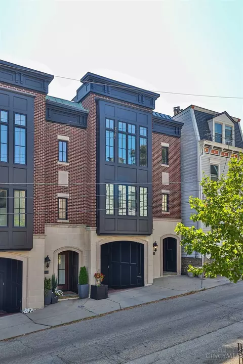 1126 Carney St, Cincinnati, OH 45202