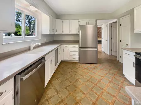 Kitchen - 2920 Stanwin Pl, Evendale, OH 45241 photo 1 of 4