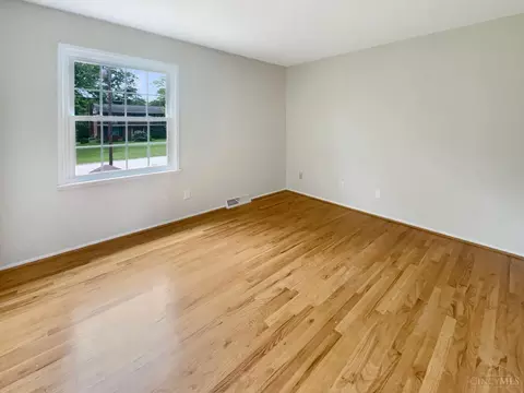Living - 2920 Stanwin Pl, Evendale, OH 45241 photo 7 of 8