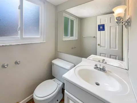 Bath - 2920 Stanwin Pl, Evendale, OH 45241 photo 2 of 3