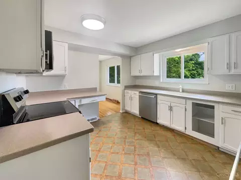 Kitchen - 2920 Stanwin Pl, Evendale, OH 45241 photo 2 of 4