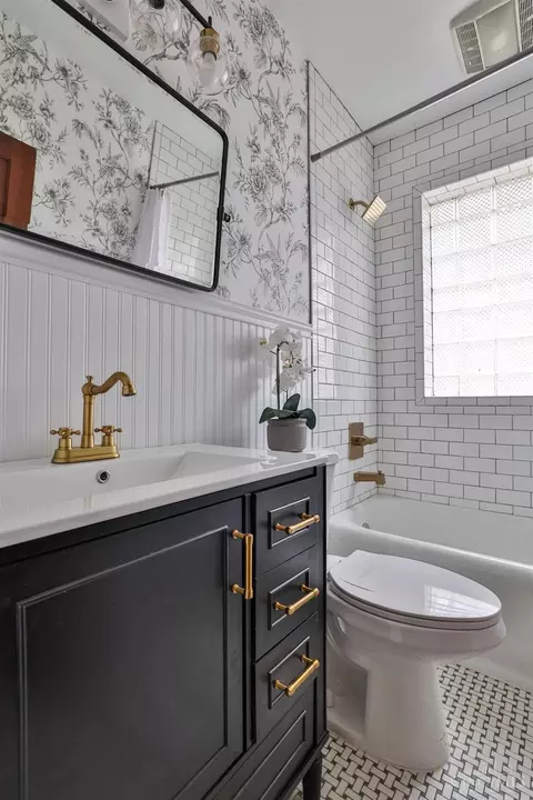 Bath - 3069 Penrose Pl, Cincinnati, OH 45211 photo 1 of 2