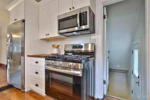 Kitchen - 3069 Penrose Pl, Cincinnati, OH 45211 photo 5 of 7