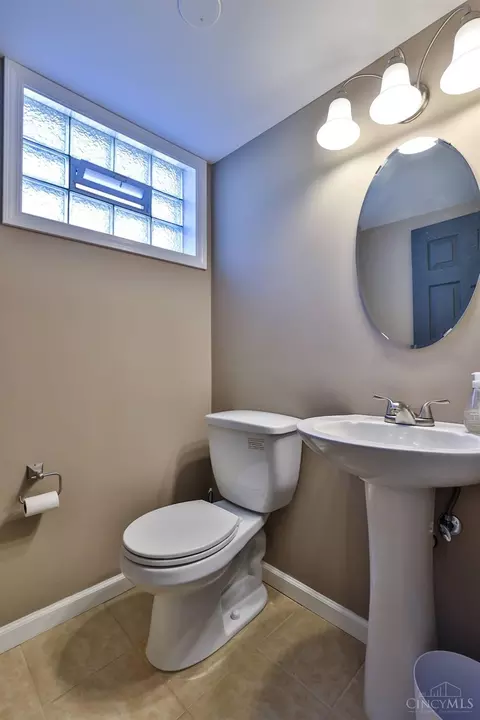 Bath - 3916 Oak Ave, Silverton, OH 45236 photo 5 of 5