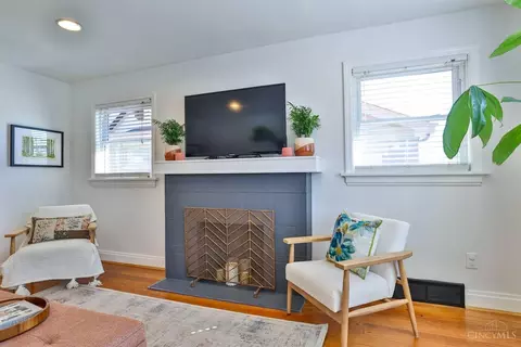 Living - 3916 Oak Ave, Silverton, OH 45236 photo 5 of 6