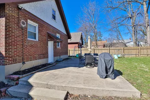 Exterior - 3916 Oak Ave, Silverton, OH 45236 photo 5 of 8