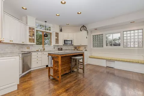 Kitchen - 3918 Devonshire Dr, Cincinnati, OH 45226 photo 2 of 3