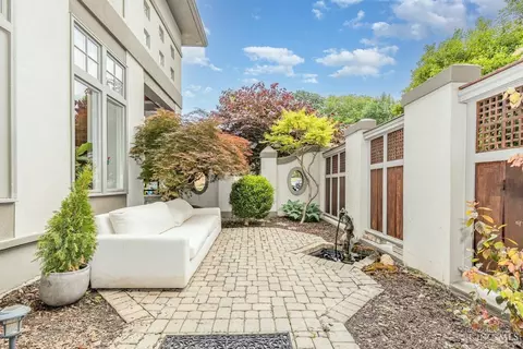 Exterior - 3918 Devonshire Dr, Cincinnati, OH 45226 photo 5 of 8