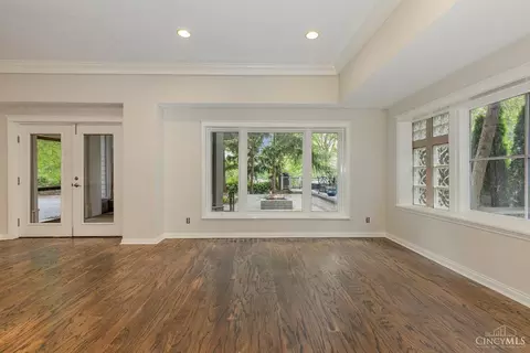 Living - 3918 Devonshire Dr, Cincinnati, OH 45226 photo 4 of 4