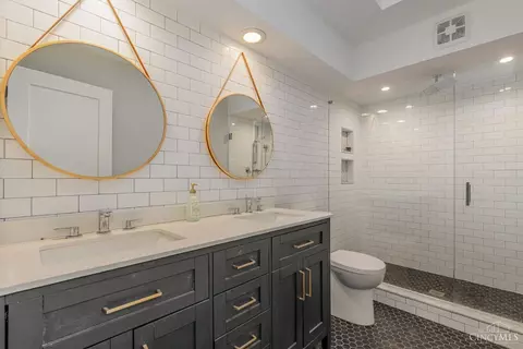 Bath - 3918 Devonshire Dr, Cincinnati, OH 45226 photo 3 of 4