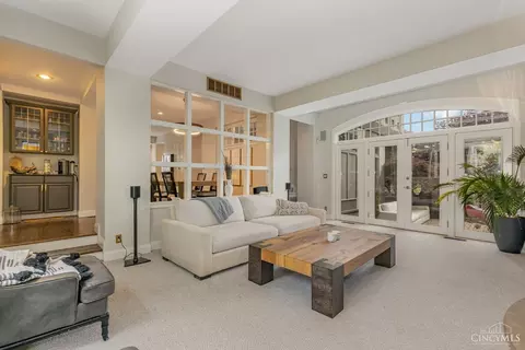 Living - 3918 Devonshire Dr, Cincinnati, OH 45226 photo 3 of 4