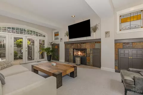 Living - 3918 Devonshire Dr, Cincinnati, OH 45226 photo 2 of 4