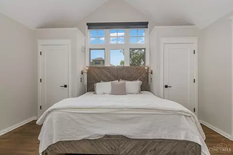 Bedroom - 3918 Devonshire Dr, Cincinnati, OH 45226 photo 6 of 6