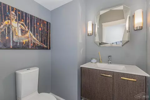 Bath - 3918 Devonshire Dr, Cincinnati, OH 45226 photo 2 of 4