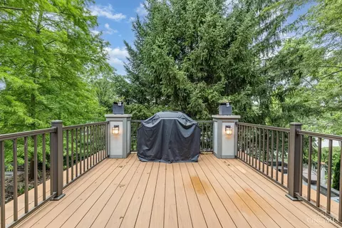 Exterior - 3918 Devonshire Dr, Cincinnati, OH 45226 photo 7 of 8