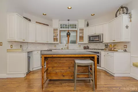 Kitchen - 3918 Devonshire Dr, Cincinnati, OH 45226 photo 1 of 3