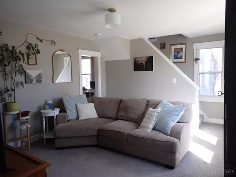 Living - 4406 Galbraith Rd, Cincinnati, OH 45236 photo 1 of 2