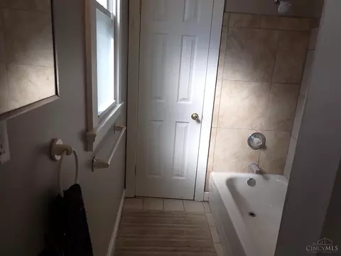 Bath - 4406 Galbraith Rd, Cincinnati, OH 45236 photo 1 of 4