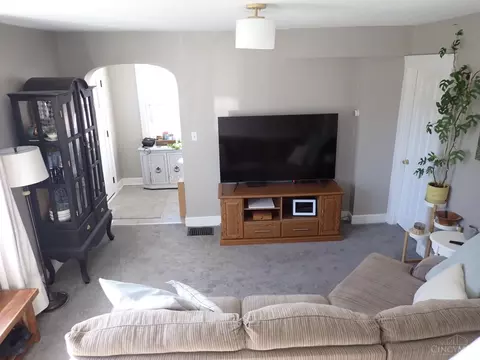 Living - 4406 Galbraith Rd, Cincinnati, OH 45236 photo 2 of 2