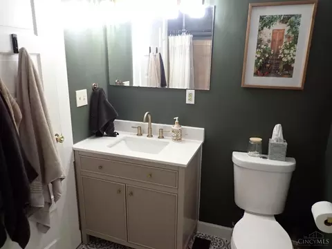 Bath - 4406 Galbraith Rd, Cincinnati, OH 45236 photo 4 of 4
