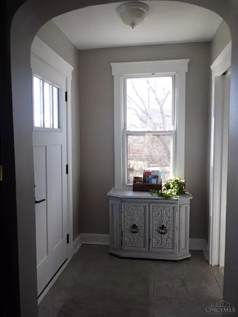 Entry Way - 4406 Galbraith Rd, Cincinnati, OH 45236 photo 1 of 1