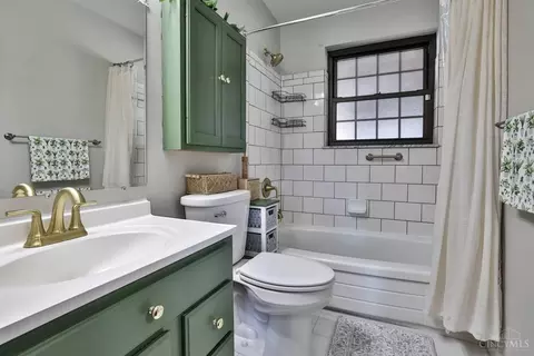 Bath - 9215 Coogan Dr, Cincinnati, OH 45231 photo 1 of 1