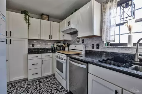 Kitchen - 9215 Coogan Dr, Cincinnati, OH 45231 photo 4 of 4