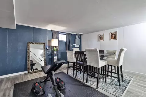 Dining - 9215 Coogan Dr, Cincinnati, OH 45231 photo 4 of 6