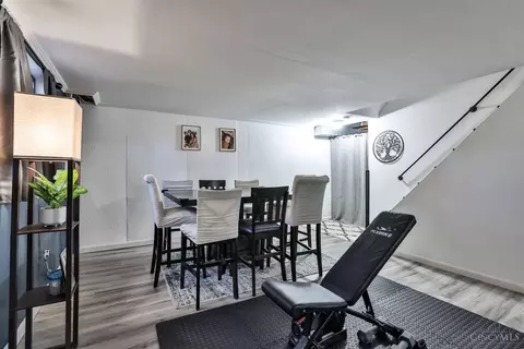 Dining - 9215 Coogan Dr, Cincinnati, OH 45231 photo 5 of 6