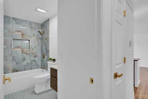 Entry Way - 12030 Mill Rd, Cincinnati, OH 45240 photo 3 of 4