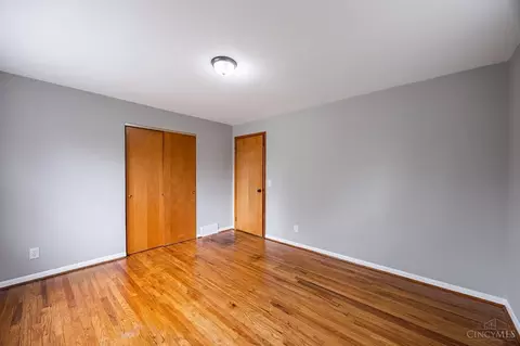 Bedroom - 3281 Dunn Ct, Cincinnati, OH 45238 photo 4 of 10